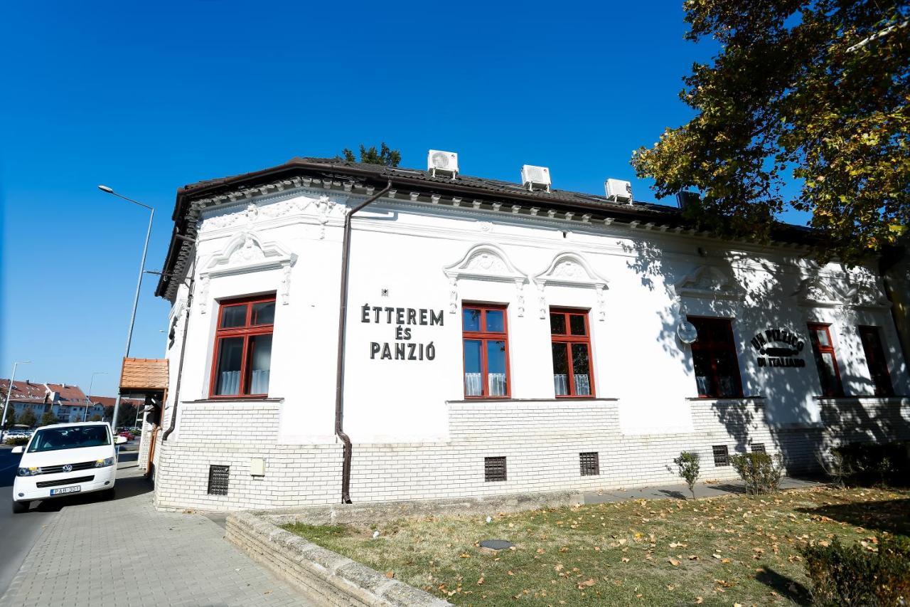 Un Pizzico Di Italiano Etterem Es Panzio Bed & Breakfast Nyiregyhaza Exterior photo