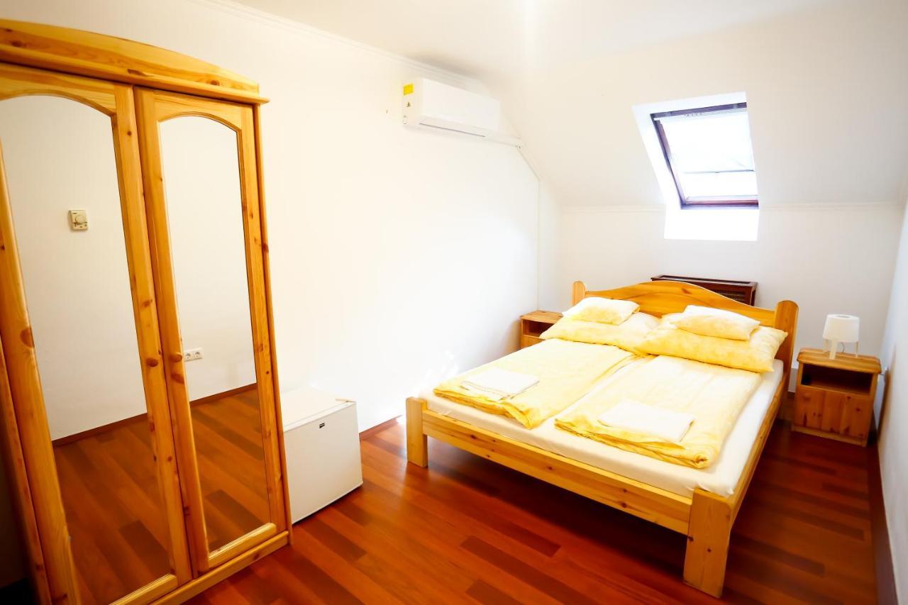 Un Pizzico Di Italiano Etterem Es Panzio Bed & Breakfast Nyiregyhaza Exterior photo